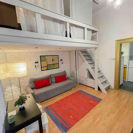 B15 Downtown Cosy